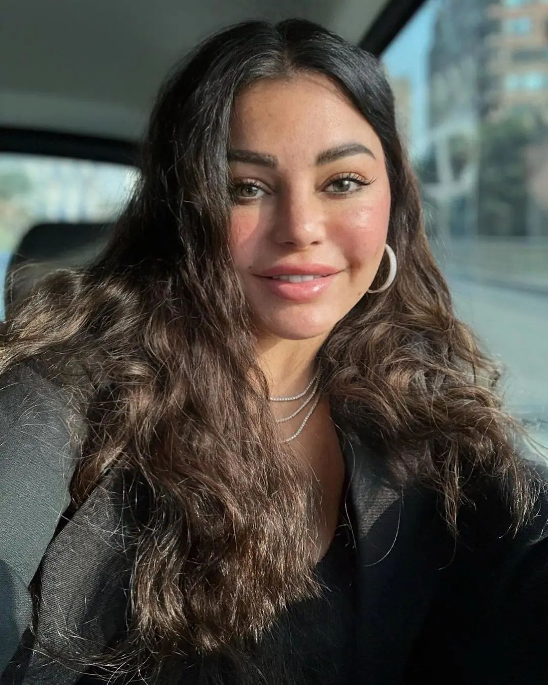 هيفاء وهبي.. الترطيب والعناية المستمرة أساس الإشراقة