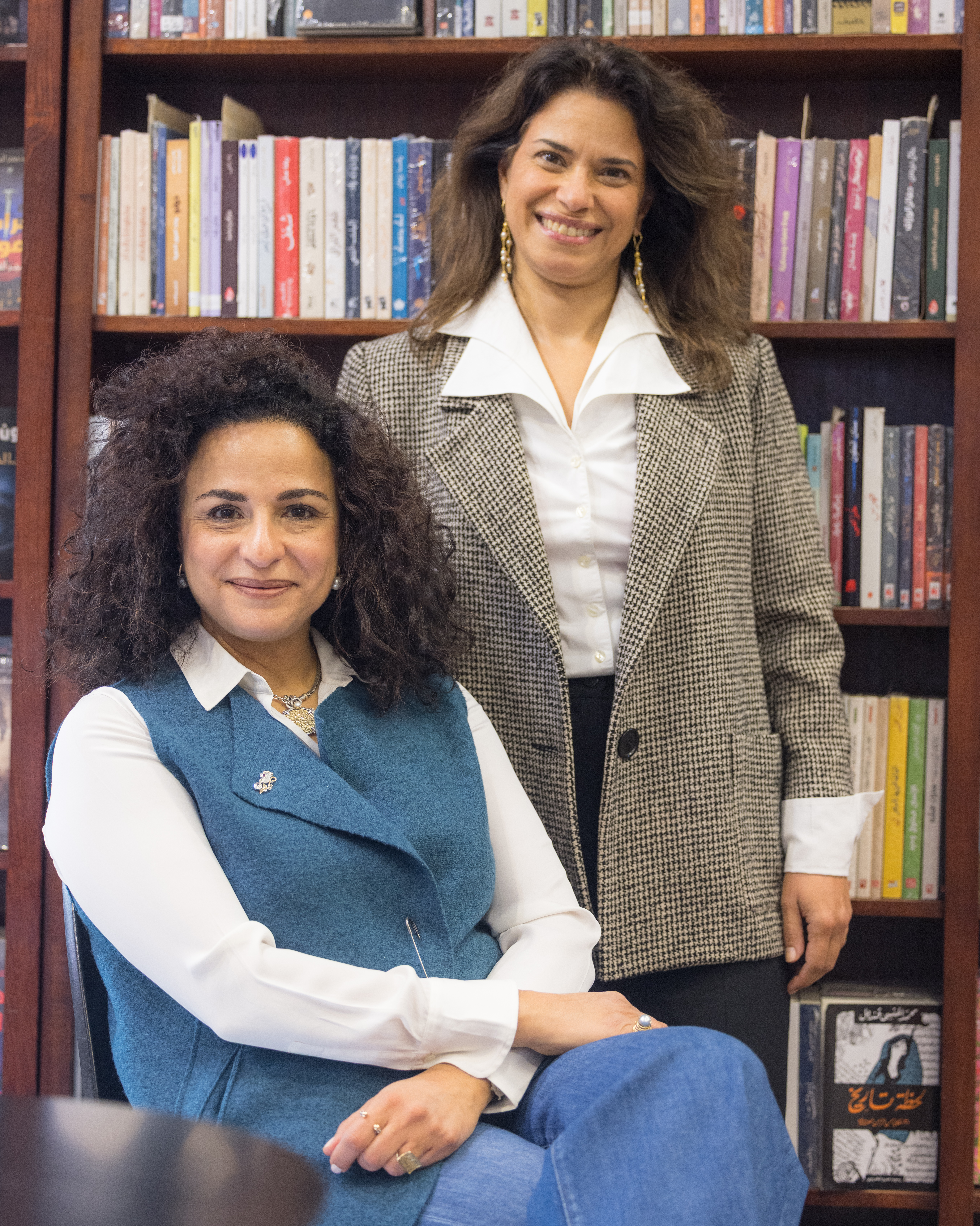 نادية وهند واصف خلال حوارهما مع مجلة هي 