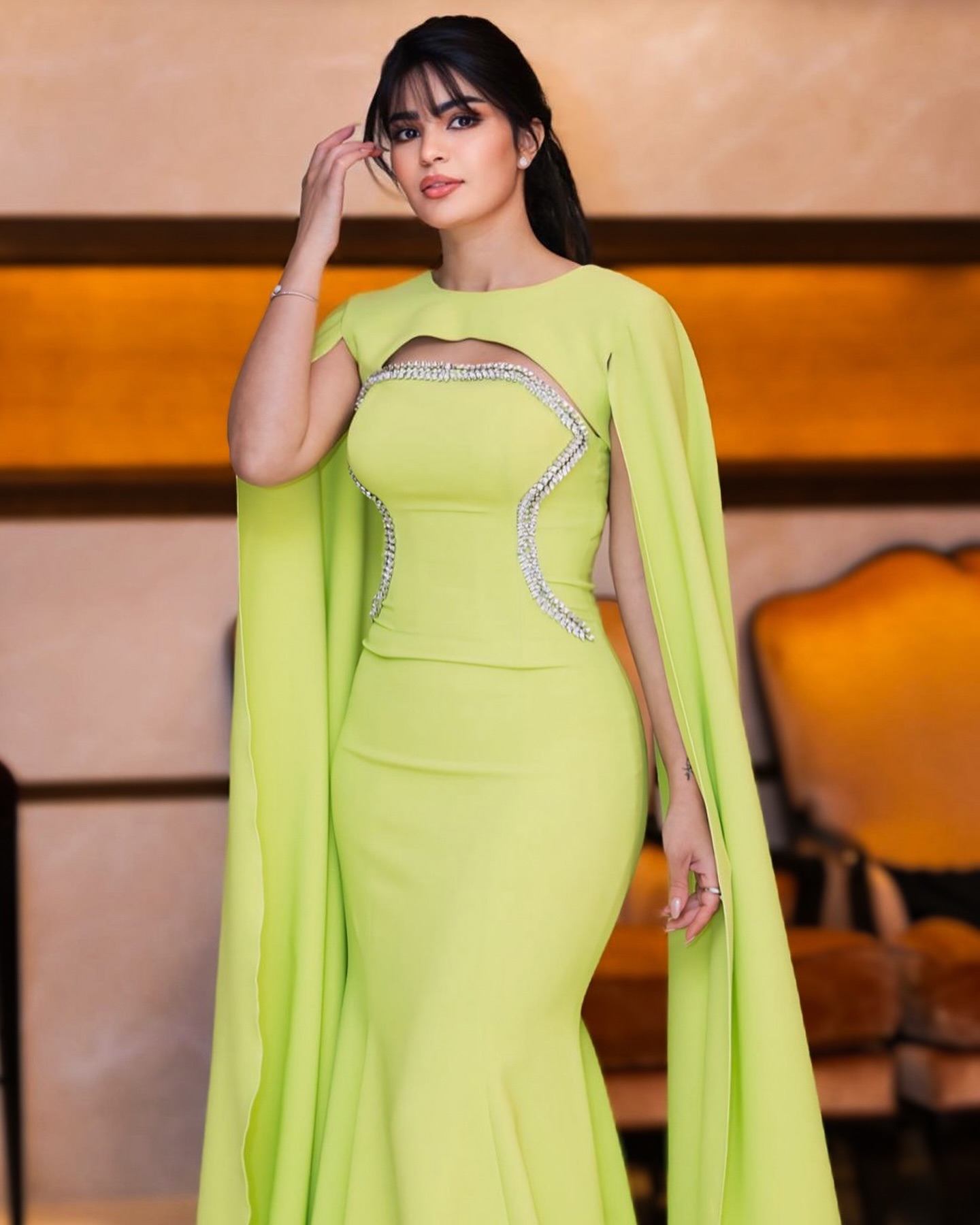 ميلا الزهراني بفستان أنيق بالأخضر الليموني