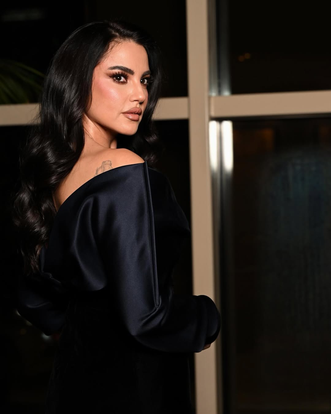 درة التونسية بسحر النظرة الدخانية