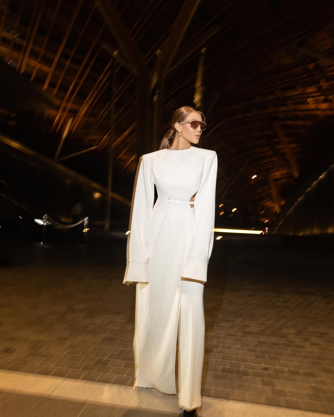 إطلالة نور علي باللون الأبيض بستايل "المستقبل" 