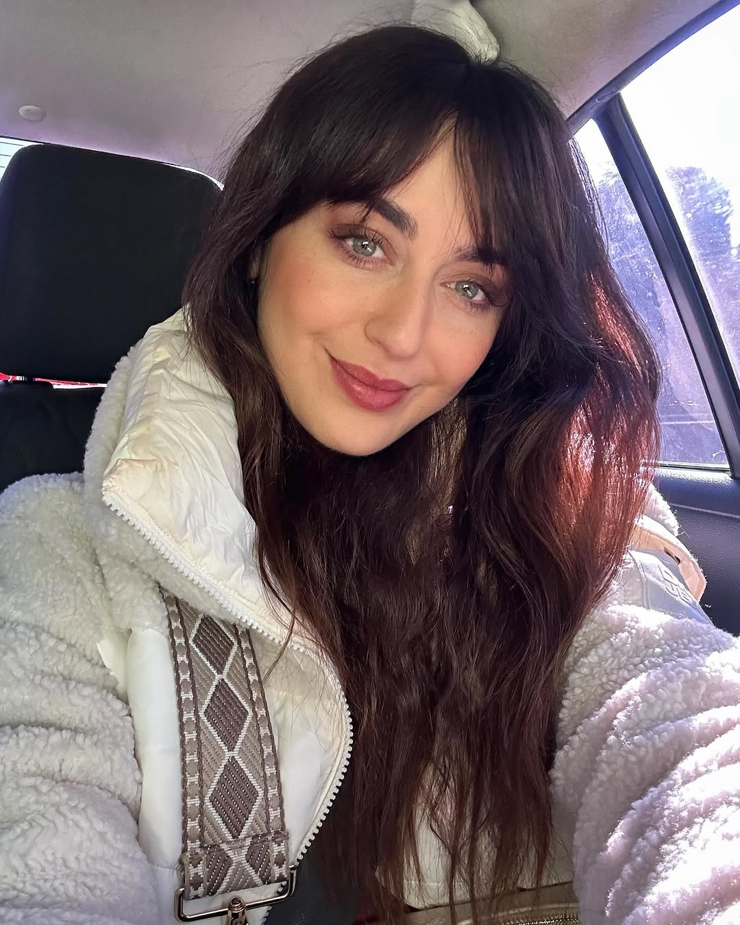 فايا يونان بالشعر الطويل