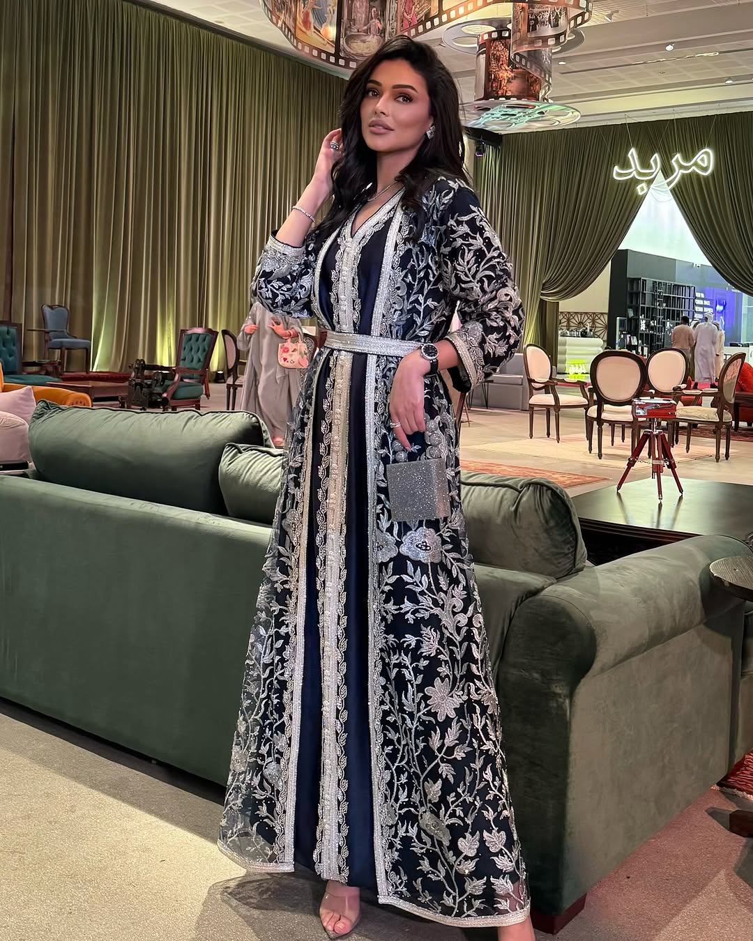 شوق الهادي بإطلالة القفطان المزخرف