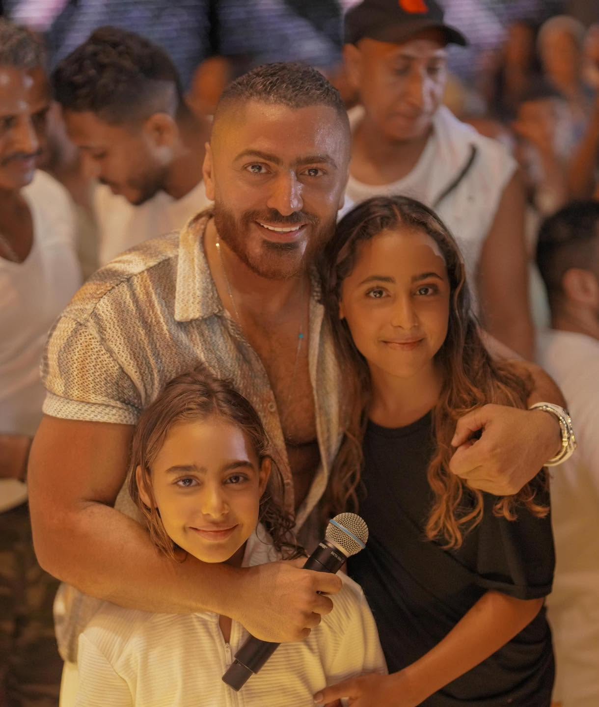 تامر حسني وابنتيه