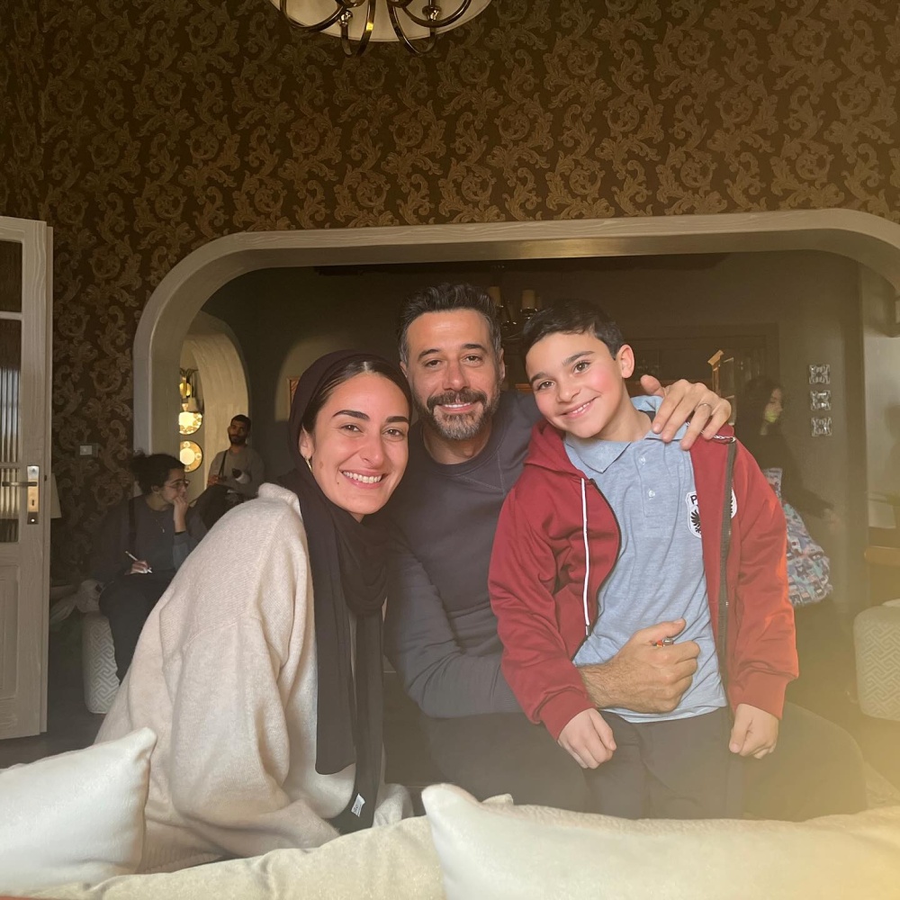 أمينة خليل وأحمد السعدني والطفل علي البيلي في مسلسل "لام شمسية"