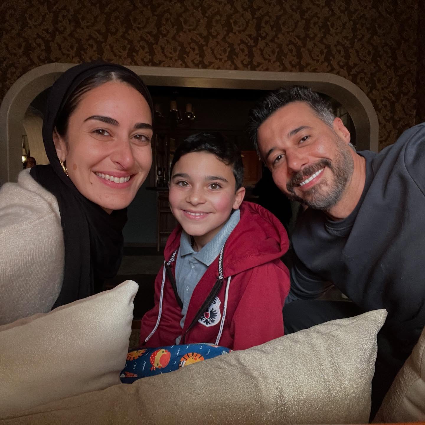 أمينة خليل وأحمد السعدني والطفل علي البيلي في مسلسل "لام شمسية"