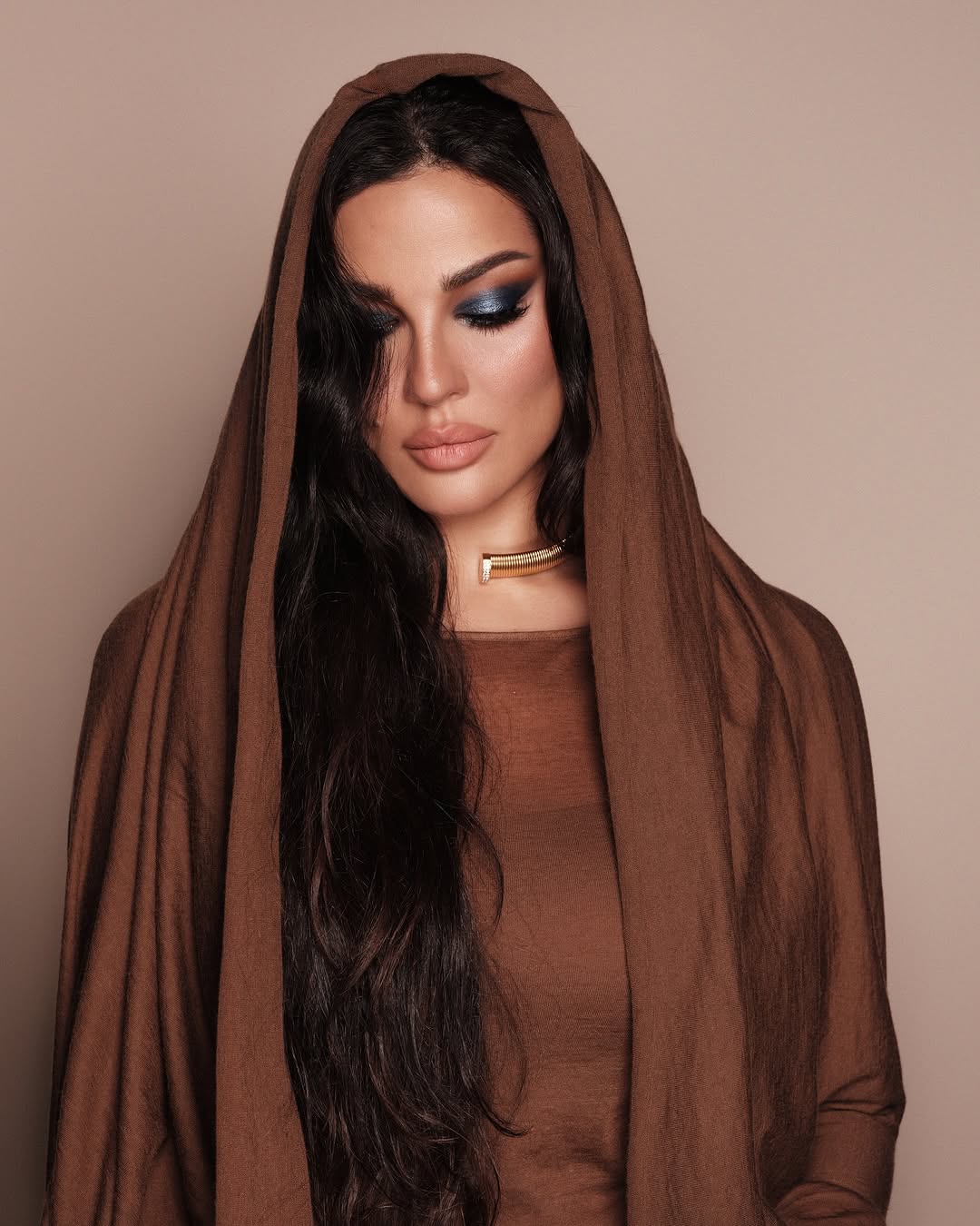 نادين نسيب نجيم – السموكي الأزرق بلمسة درامية