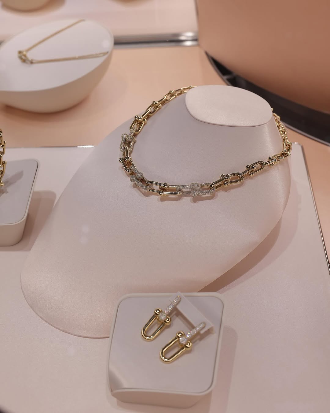 "هي" ترعى الحدث المميز.. تيفاني أند كو. تفتتح متجرها الجديد في الرياض بحضور النجمة نانسي عجرم 