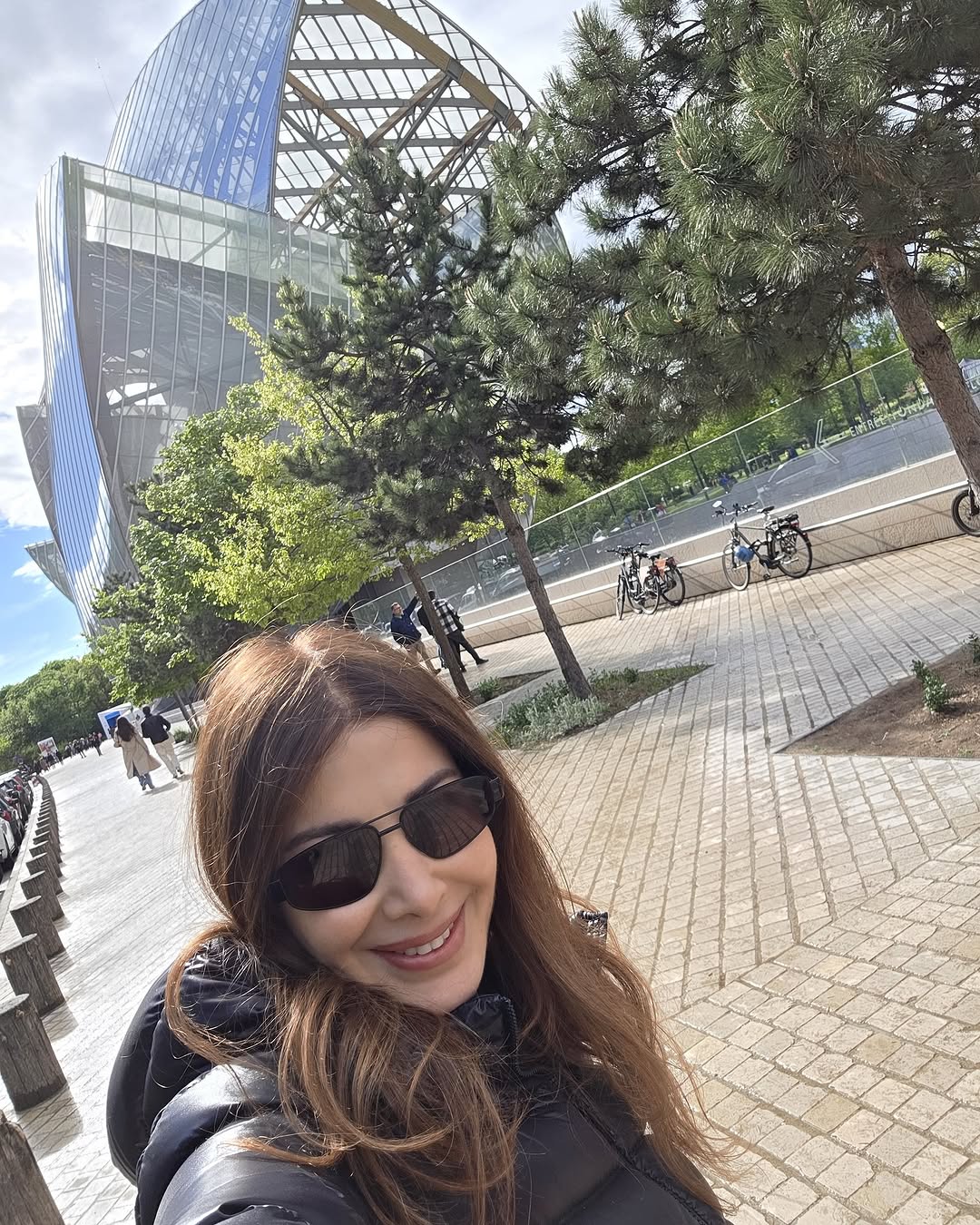 نانسي عجرم تتجول في شوارع باريس
