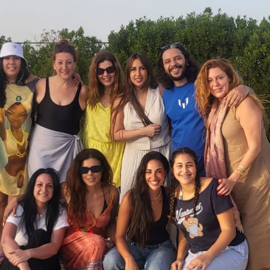 ناهد السباعي وأسرتها وآية سماحة