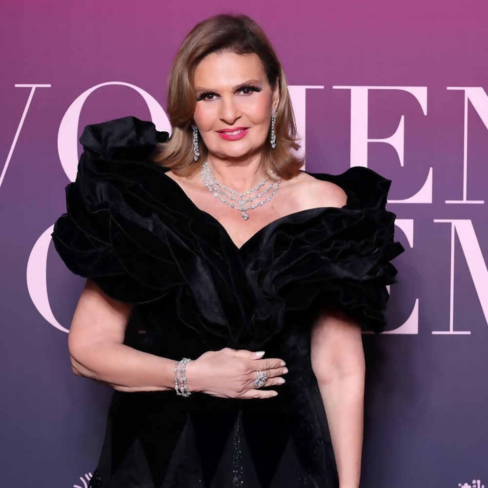 الفنانة يسرا