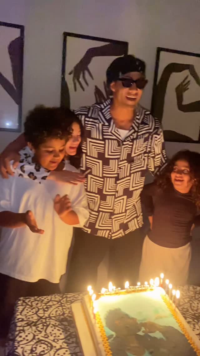 محمد رمضان مع أبنائه