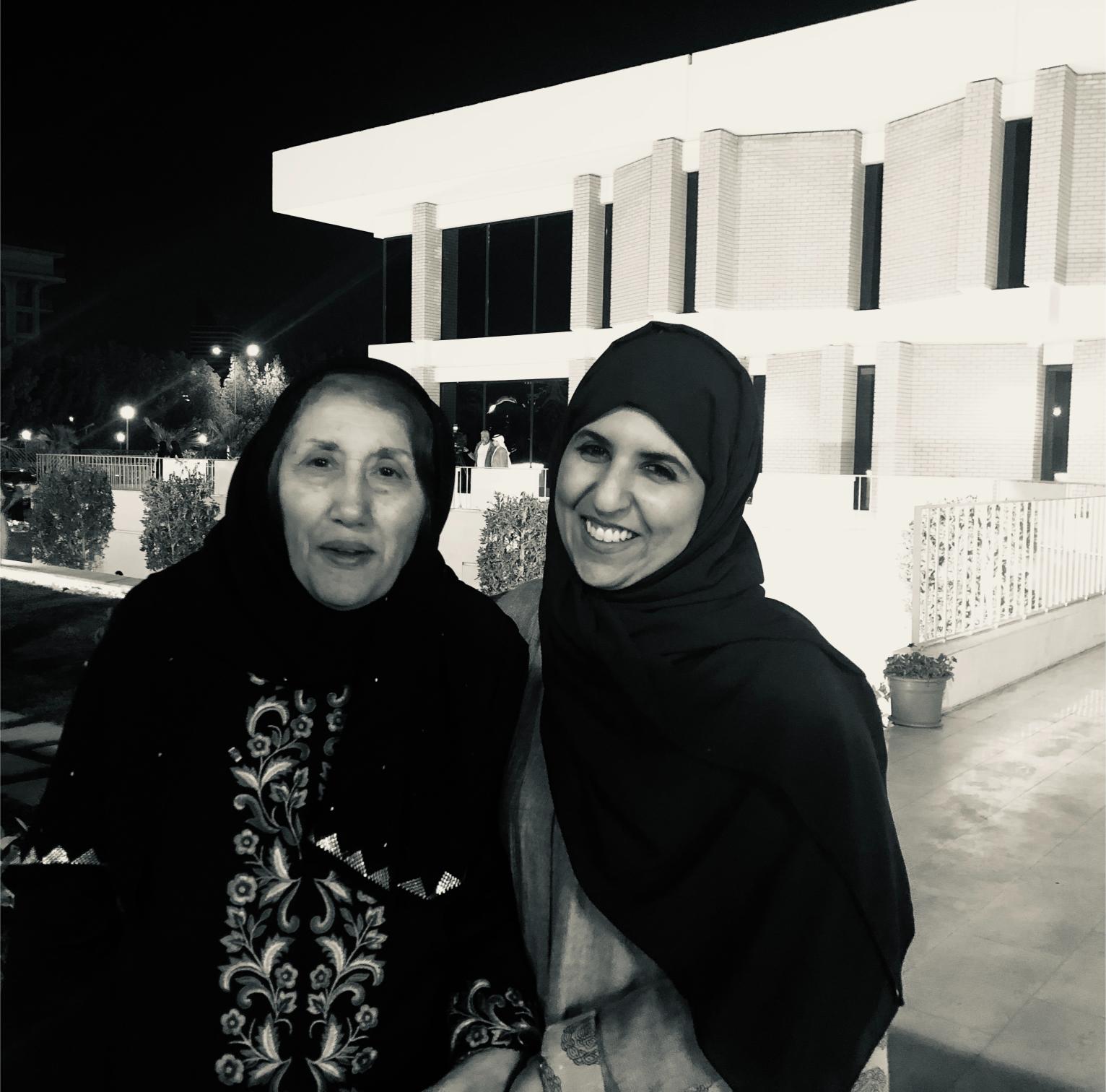 دكتورة إيمان الجبرين مع الراحلة صفية بن زقر -  المصدر دكتورة إيمان الجبرين