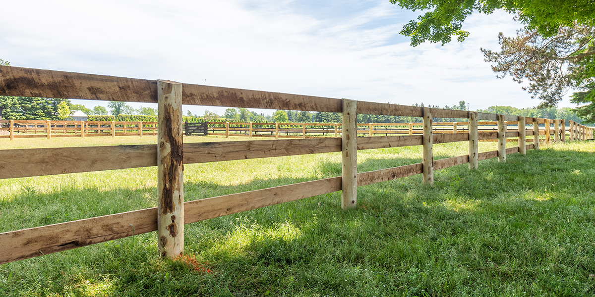 تركيب سياج خشبي متين