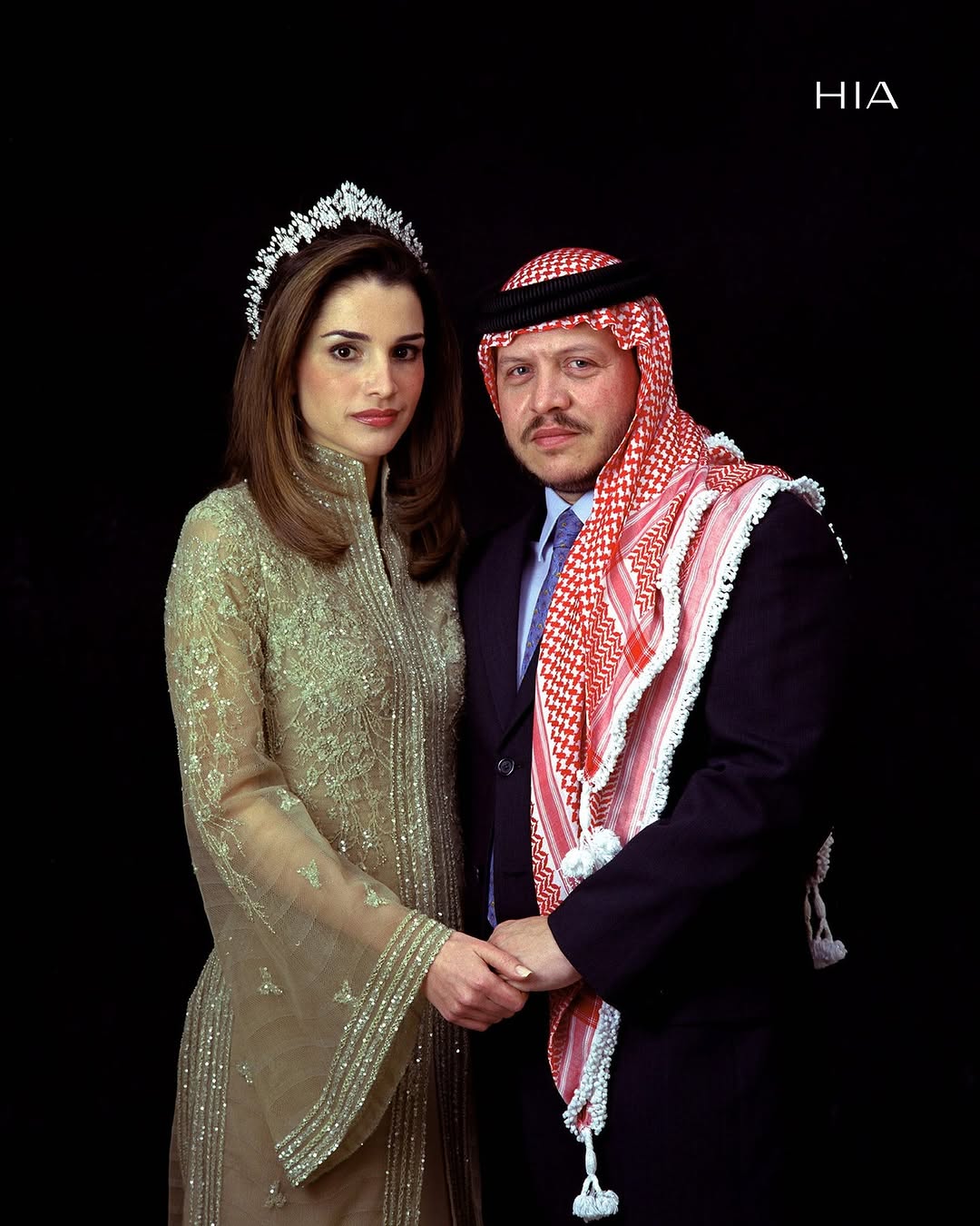 الملكة رانيا تعتمد التاج في المناسبات المهمة