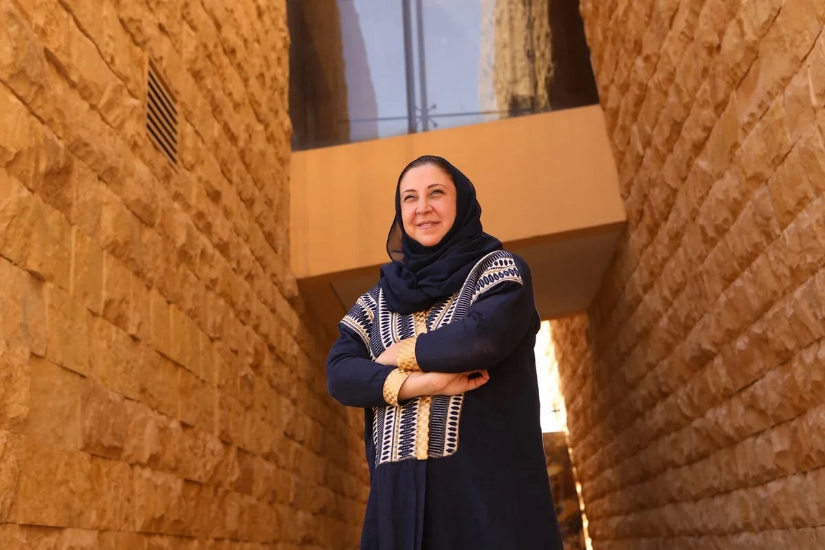 نهى قطان وكيل وزارة الشراكات الوطنية وتنمية المواهب في وزارة الثقافة الصورة من موقع bloomberg تصوير Maya Anwar Siddiqui