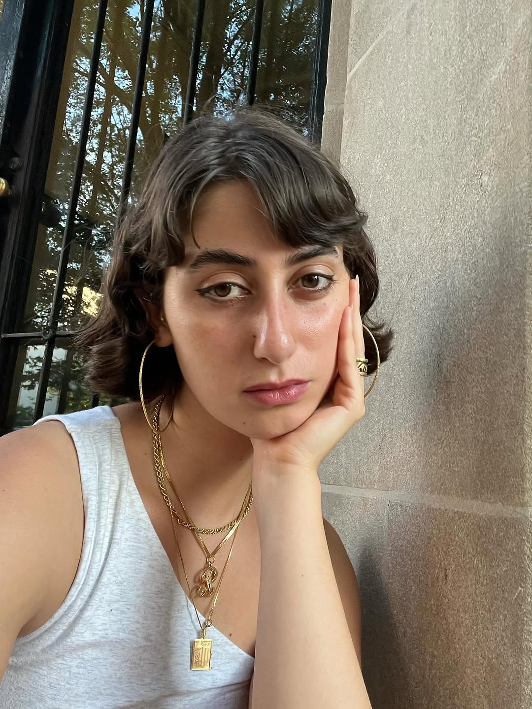 راما دوجي بقصات شعر جريئة ومكياج ناعم