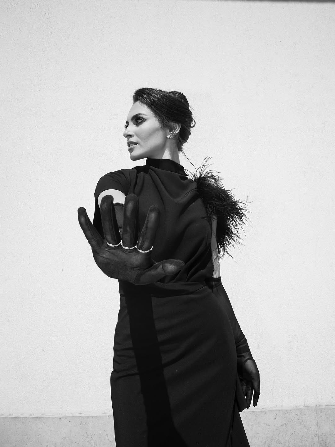 كارمن سليمان تتألق بالأسود الدرامي