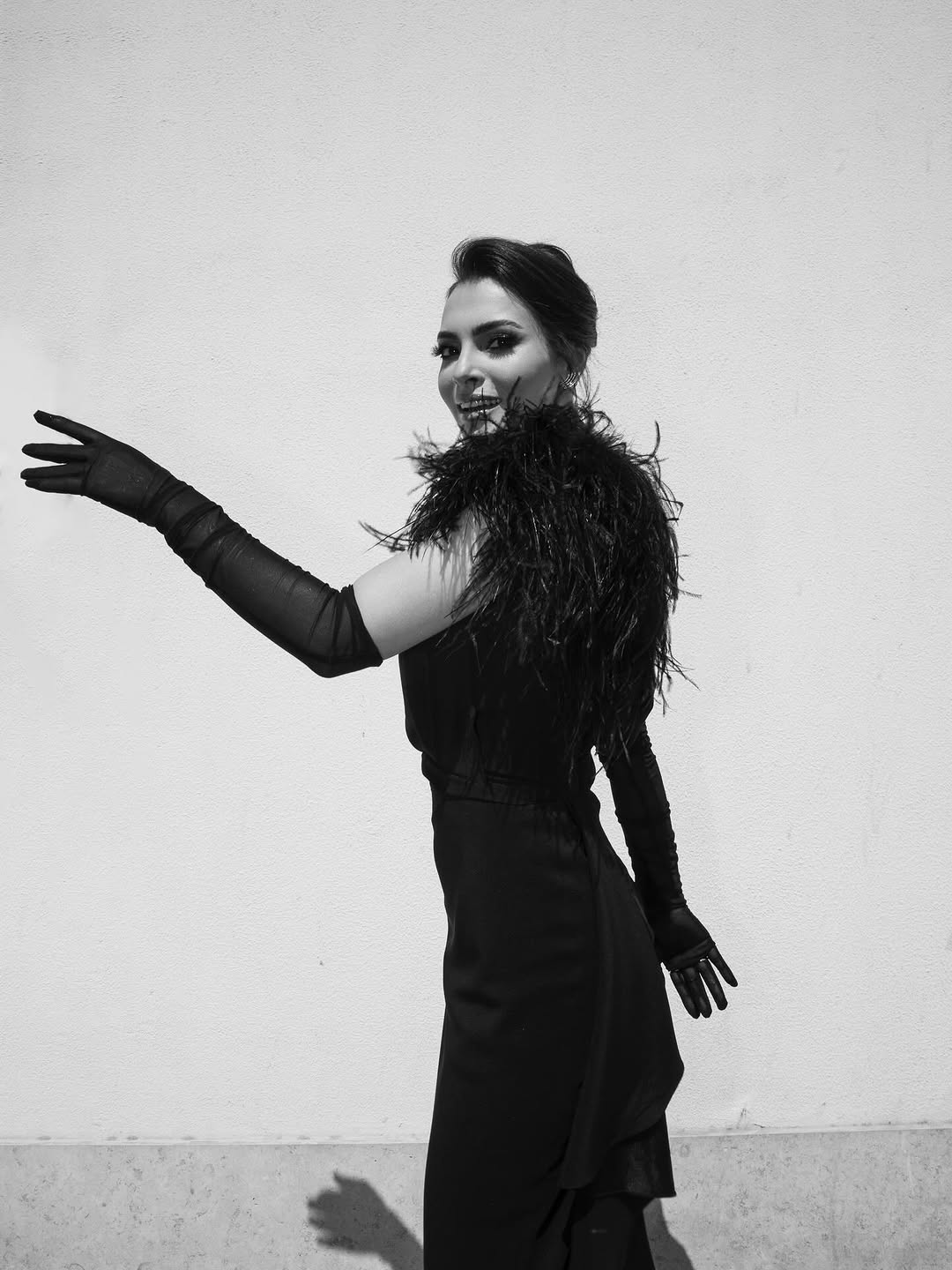 كارمن سليمان تتألق بالأسود الدرامي