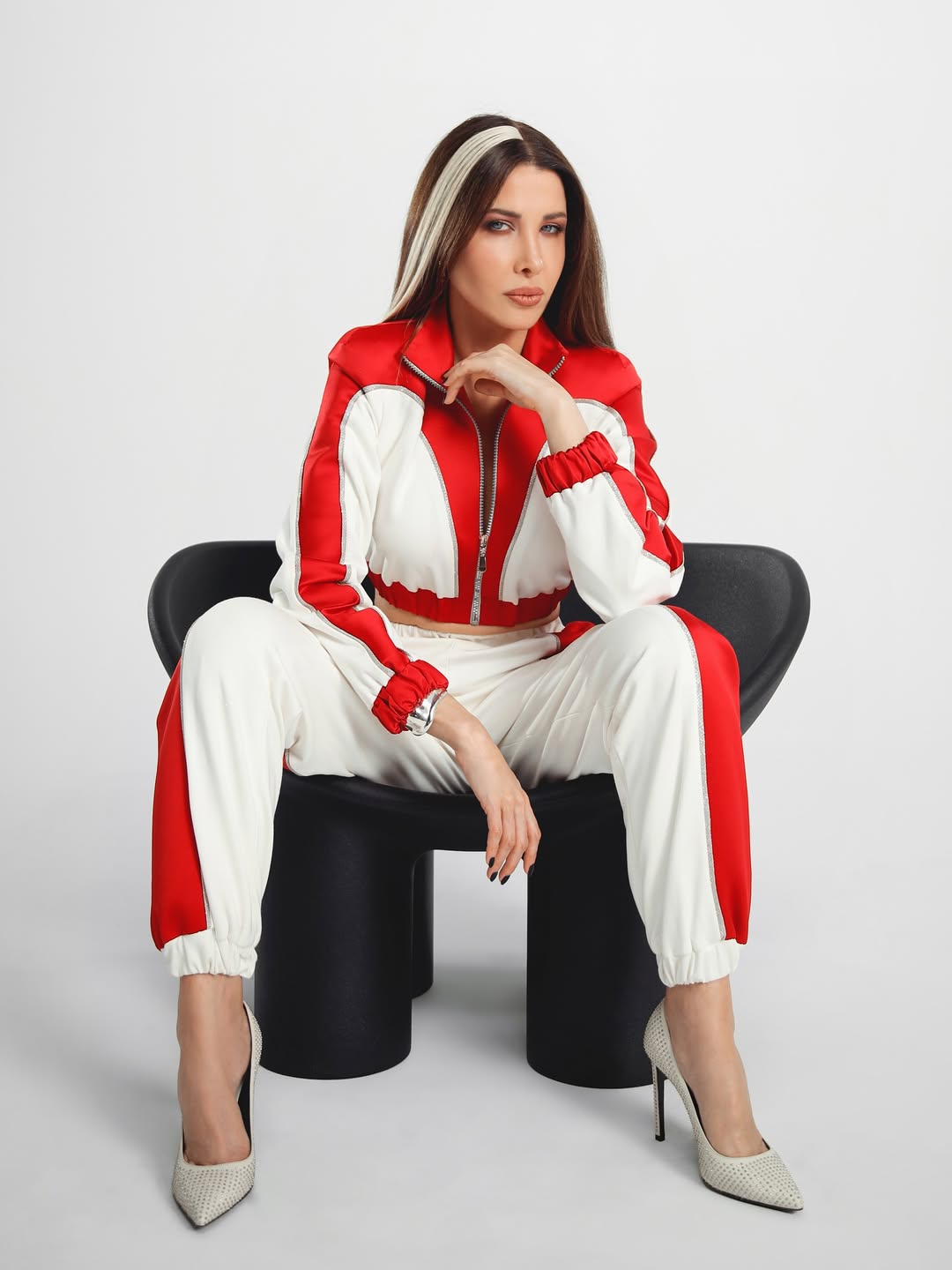 نانسي عجرم بإطلالة رياضية جريئة في بوستر أغنية "طراوة"