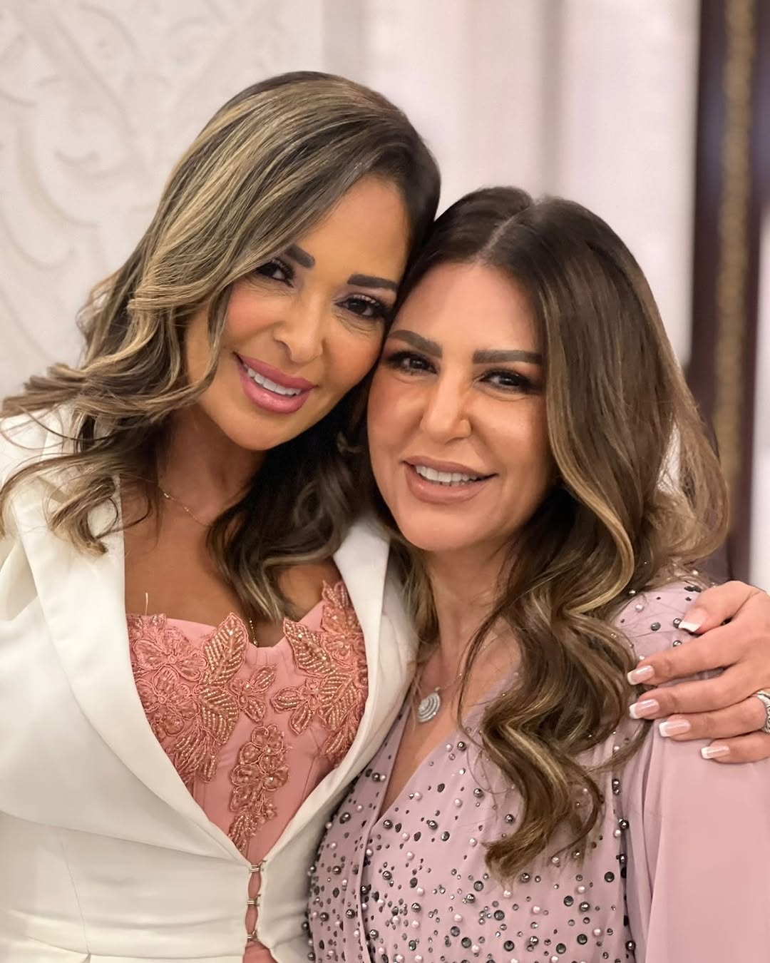 داليا البحيري وشقيقتها