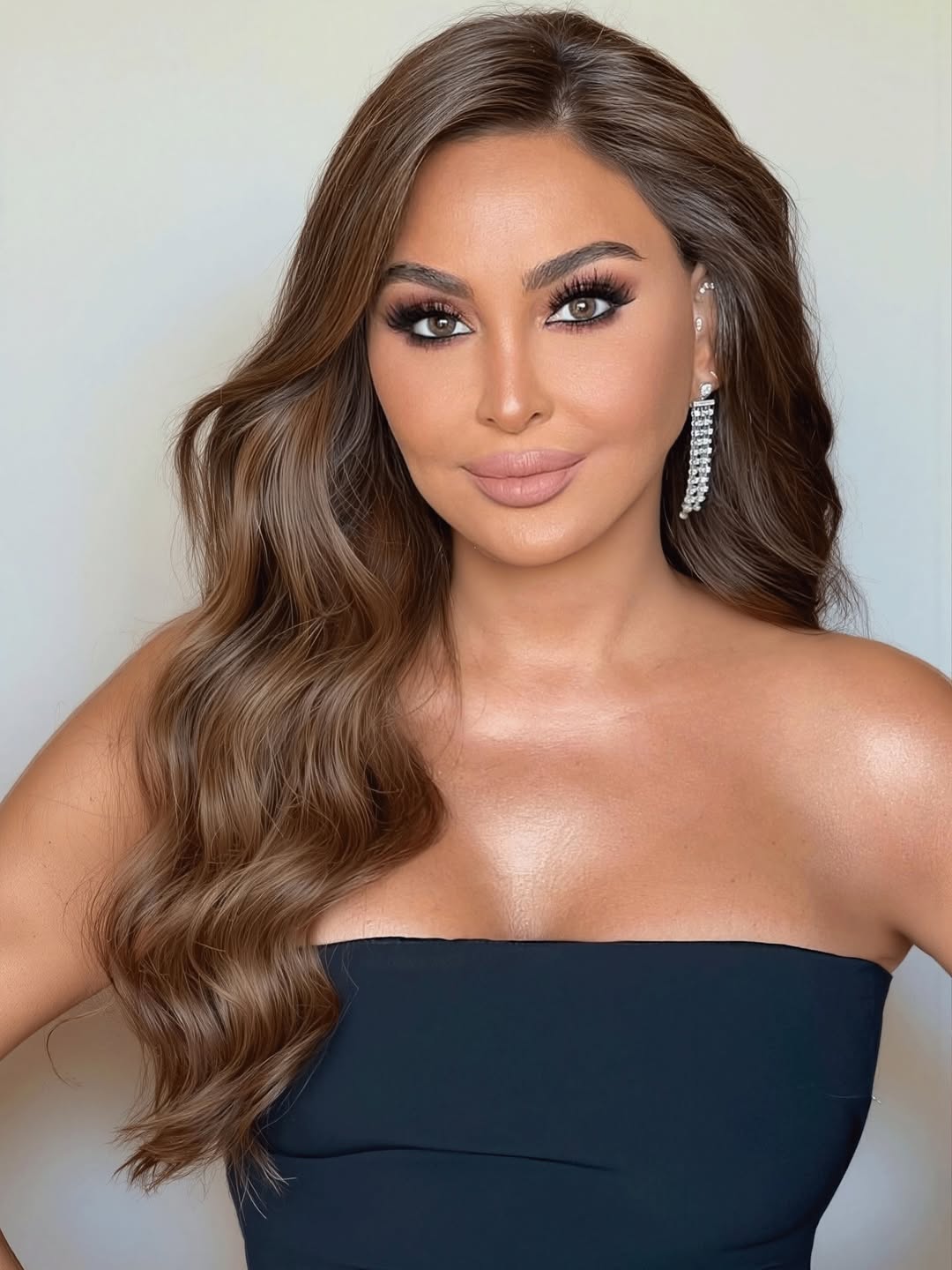 اليسا بالشعر البني