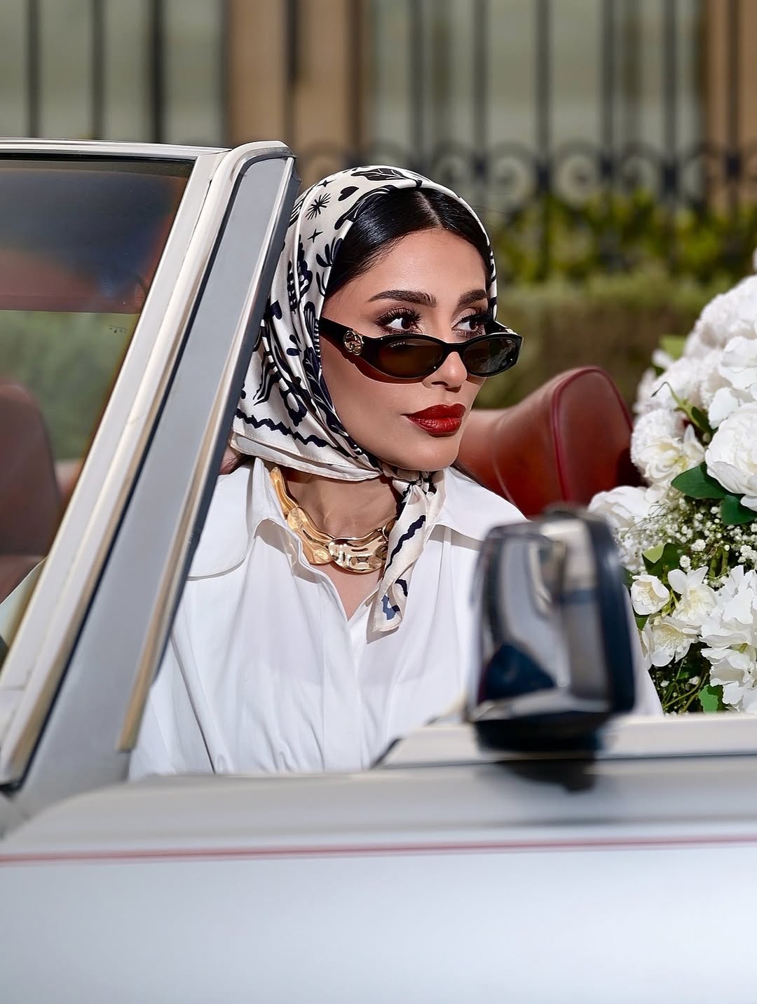 إطلالة إلهام علي بمكياج كلاسيكي من الخمسينات