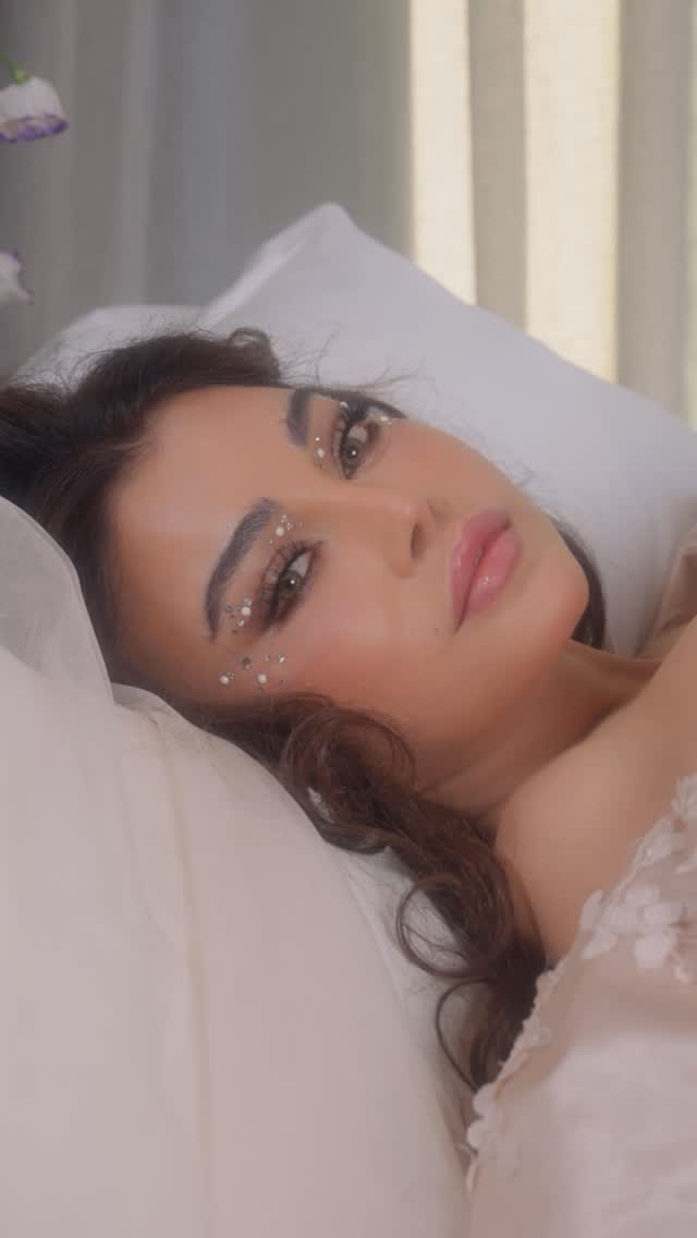 هيفاء وهبي بتفاصيل "مكياج عيون الغزال" اللامع