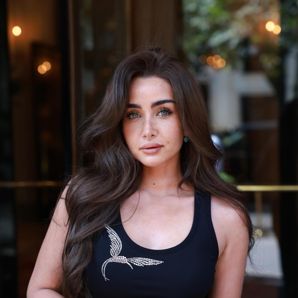 هنا الزاهد