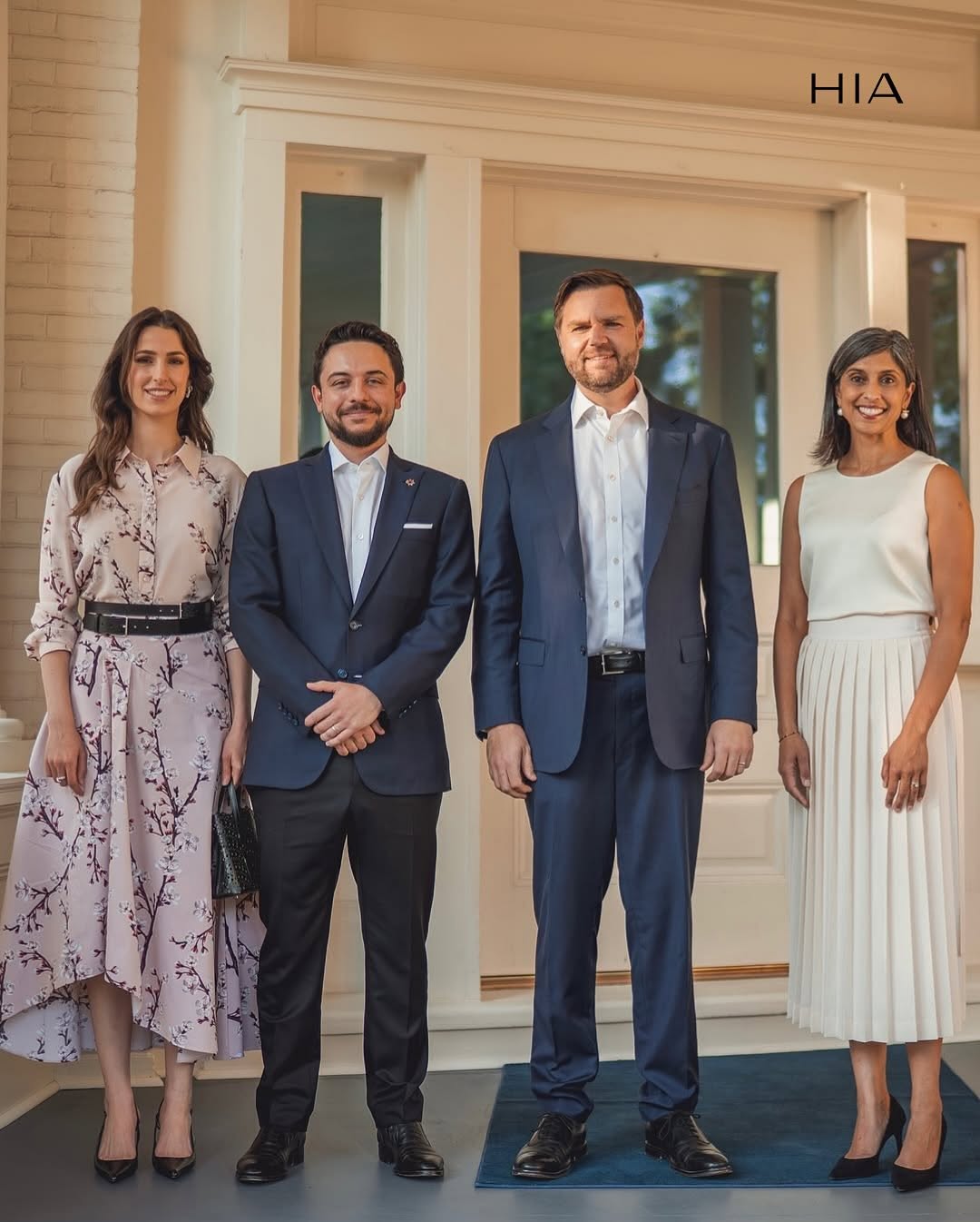 أناقة الأميرة رجوة الحسين بفستان نيود مطبع بالورود  من توقيع الدار البريطانية العريقة ألكسندر ماكوين