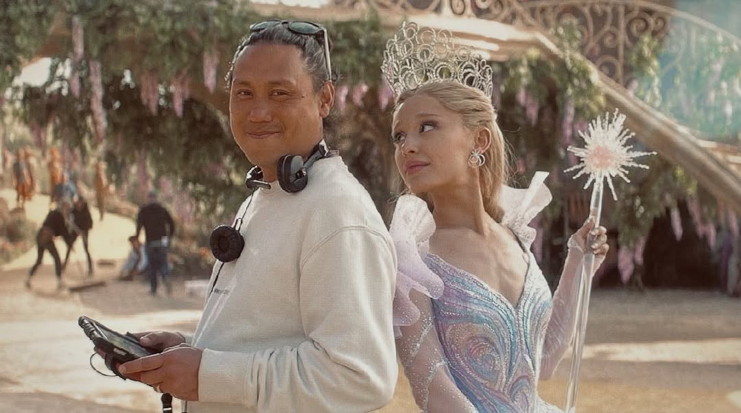 أريانا غراندي ومخرج فيلم "Wicked: For Good"
