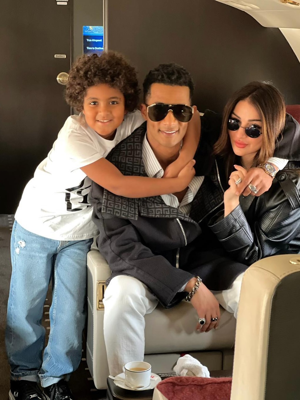 محمد رمضان وزوجته وابنه