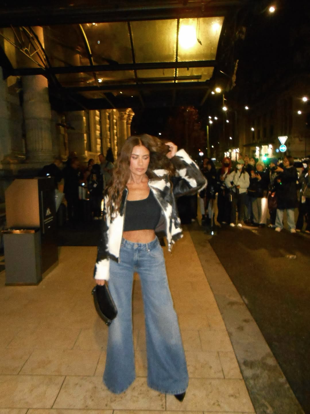 صبا مبارك بإطلالة كاجوال خريفية