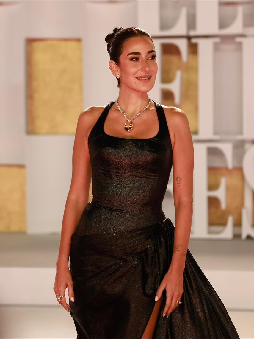 أمينة خليل بجاذبية المكياج السموكي