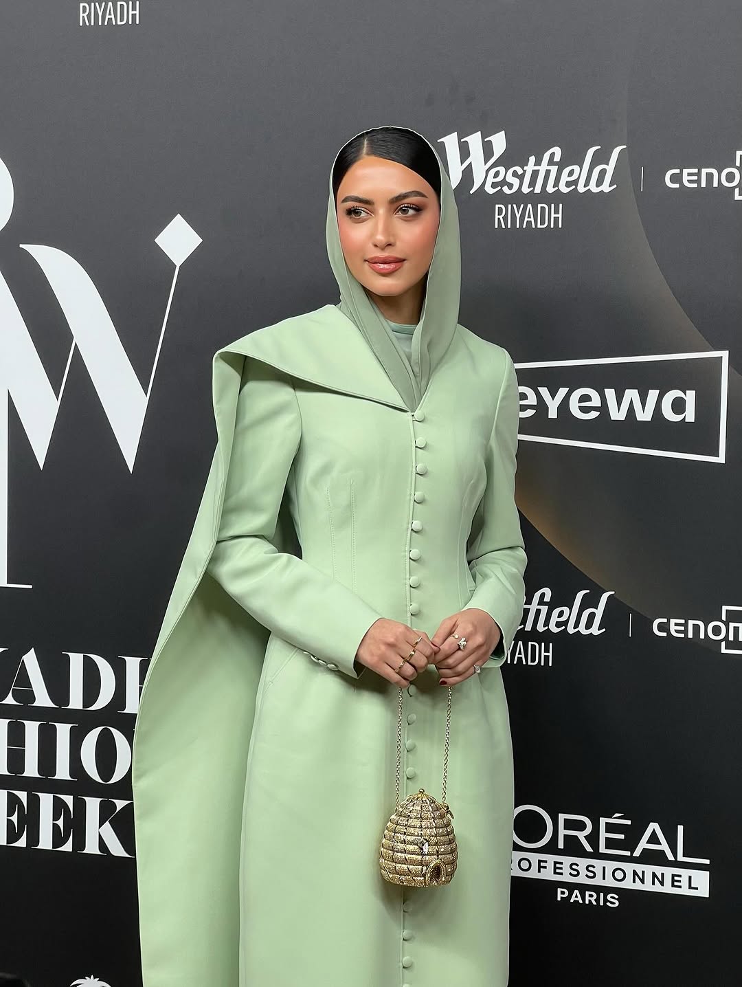 فستان الأميرة رجوة الحسين ويارا النملة من تصميم السعودية منى الشبل 