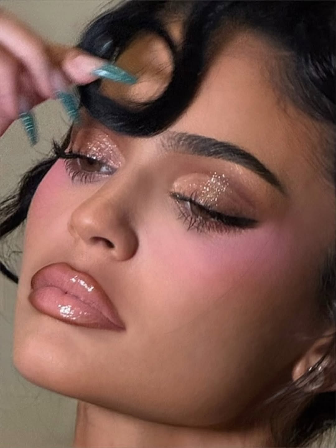 البلاشر القوي الأبرز في إطلالة كايلي جينر