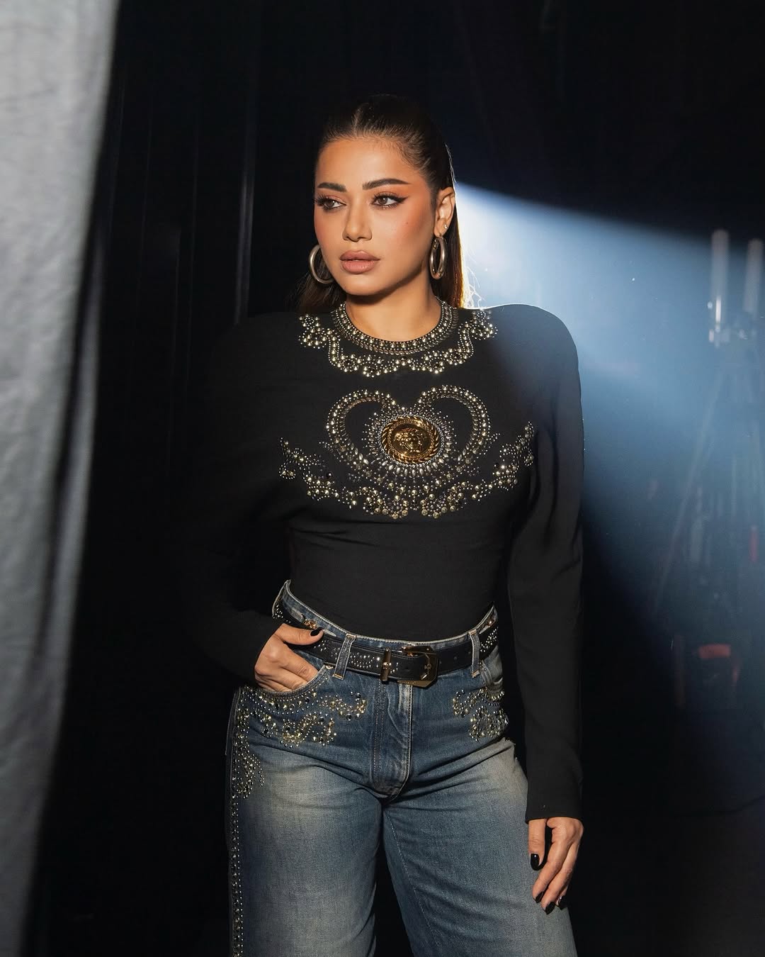 رحمة رياض تدمج الفخامة بـ "الكاجوال" في ذا فويس