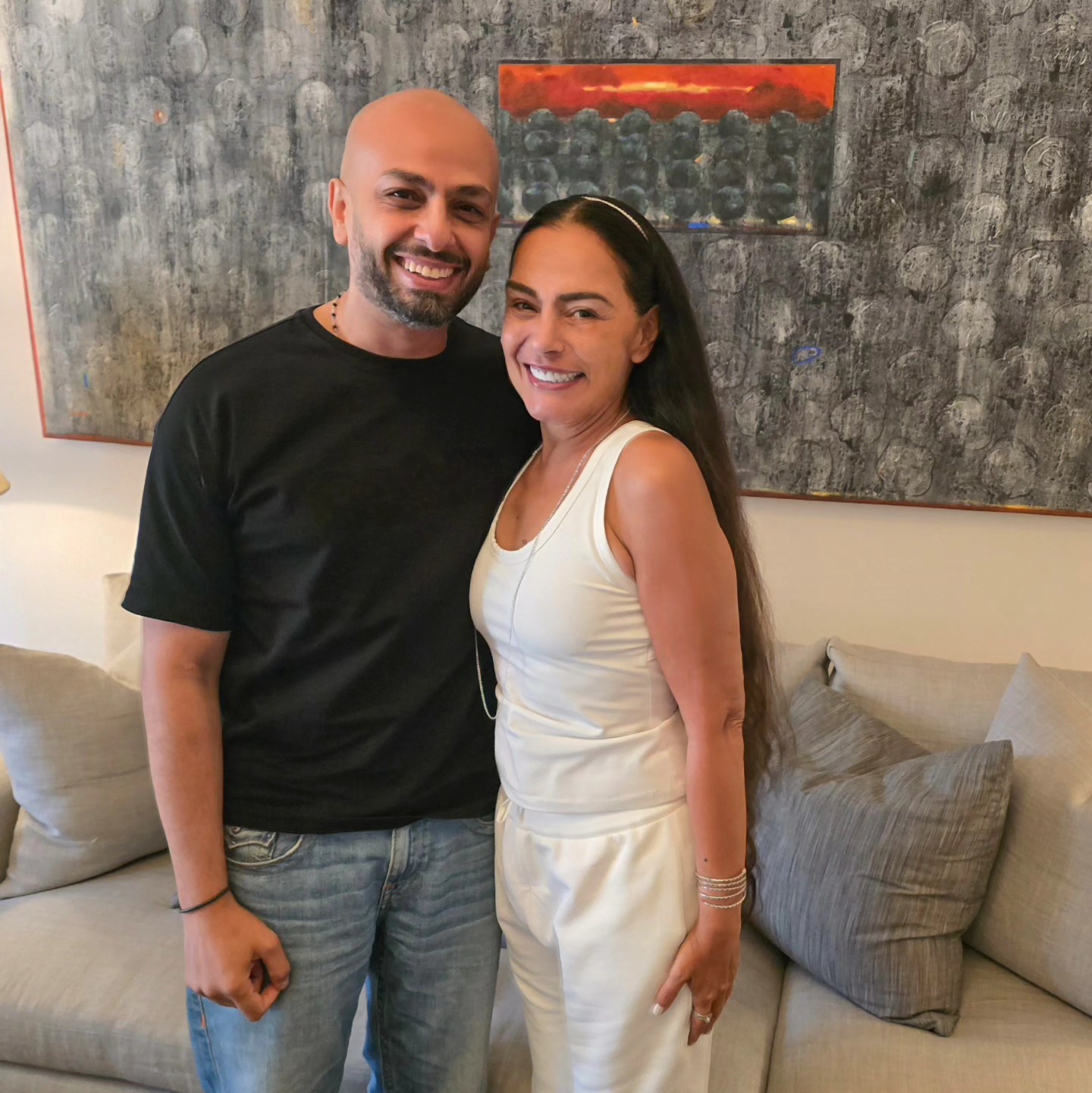 شريهان والكاتب أحمد مراد في كواليس الحفل