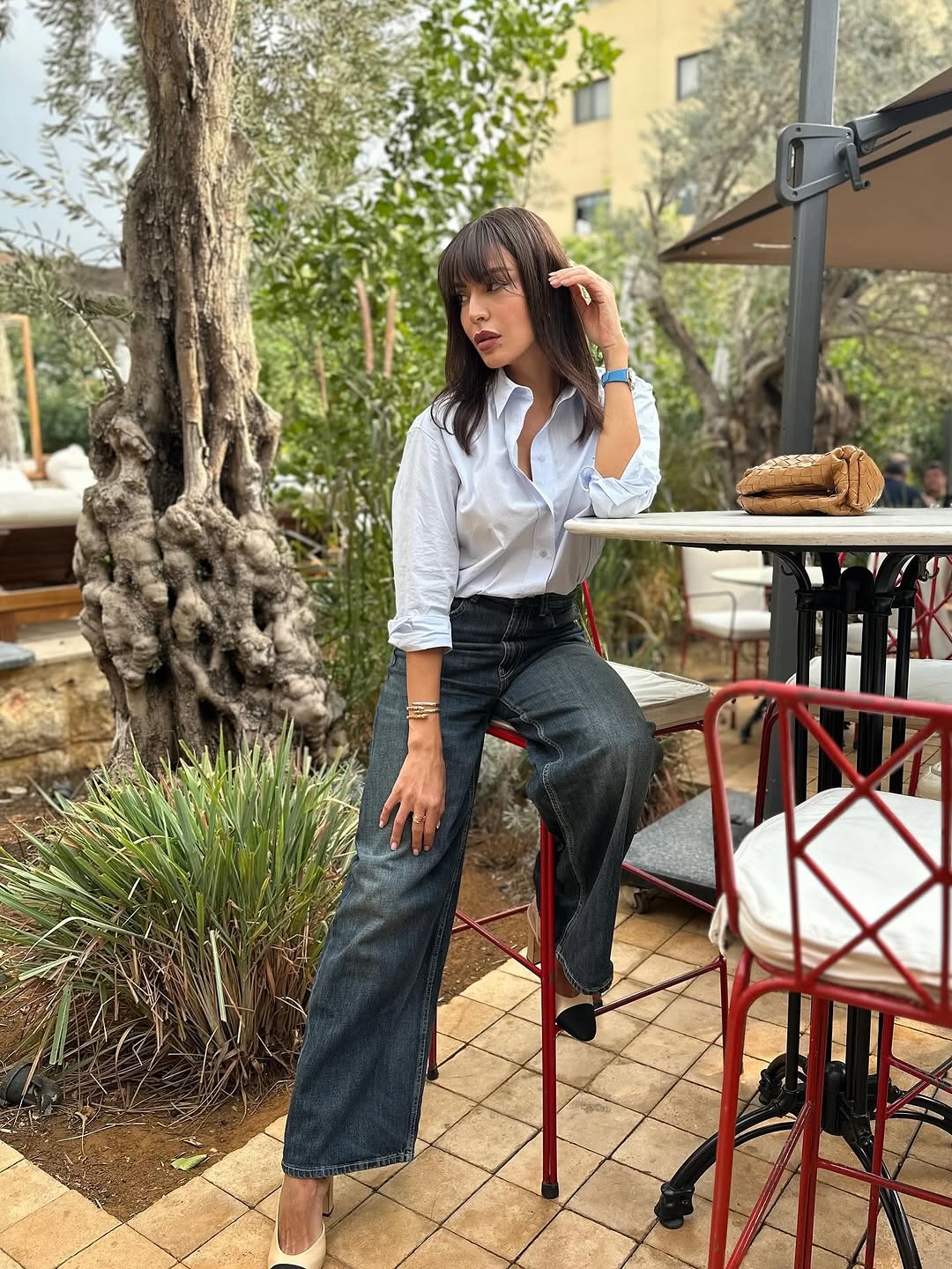 أمل بوشوشة بإطلالة كاجوال أنيقة