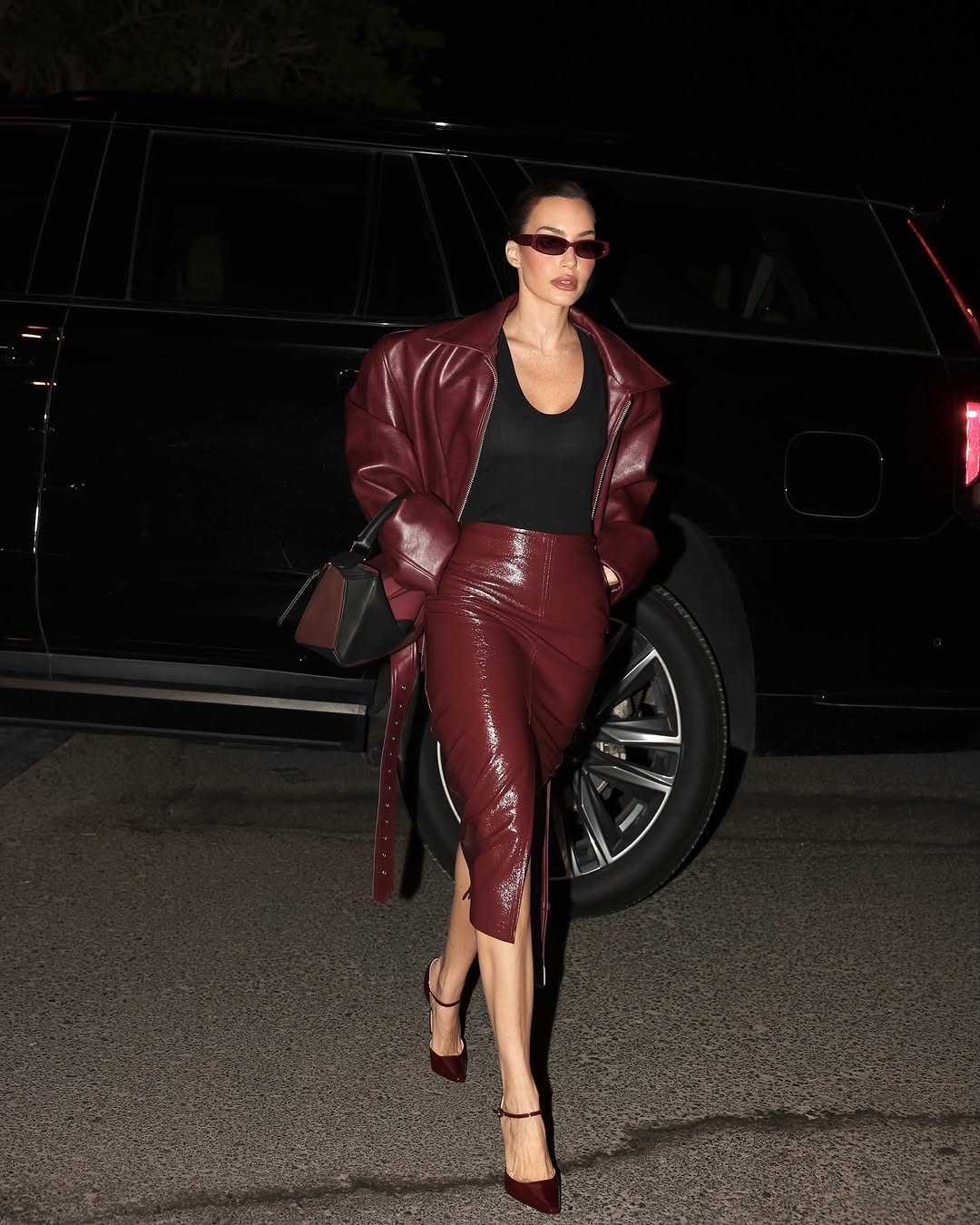 كارن وزان بإطلالة جلدية لافتة