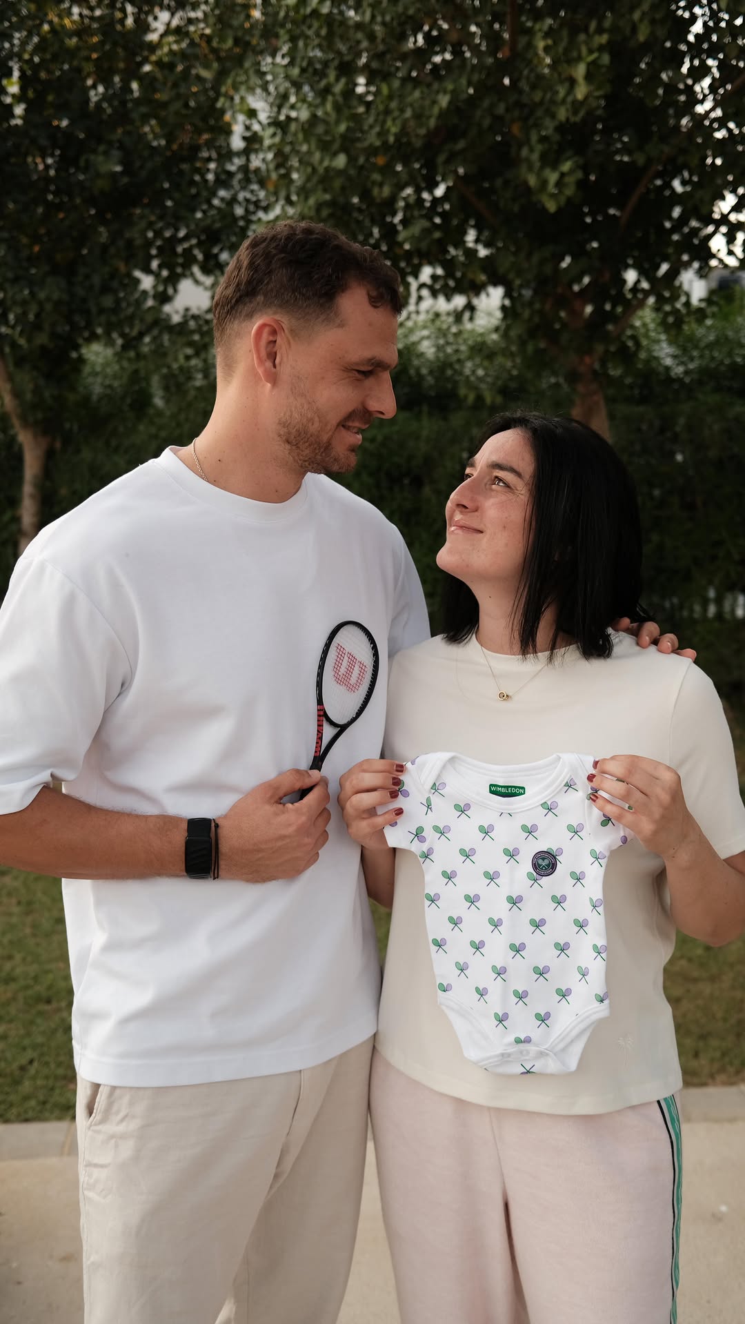 أنس جابر وزوجها يستعدان لاستقبال مولودهما