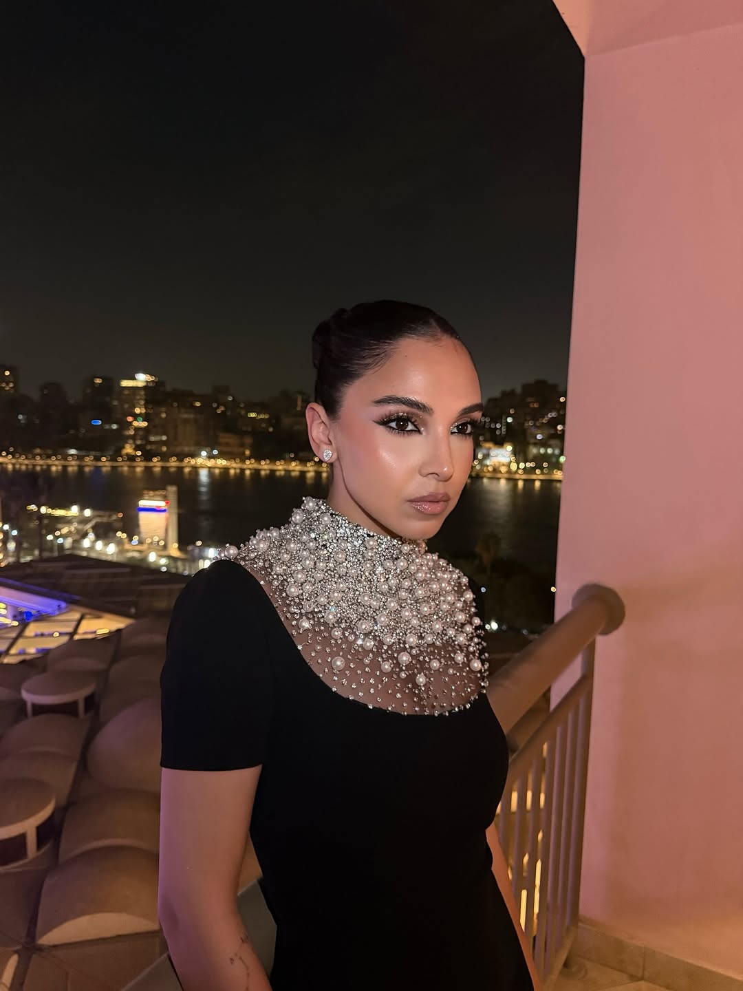 سلمى أبو ضيف بلمسة "جليتر" متلألئة