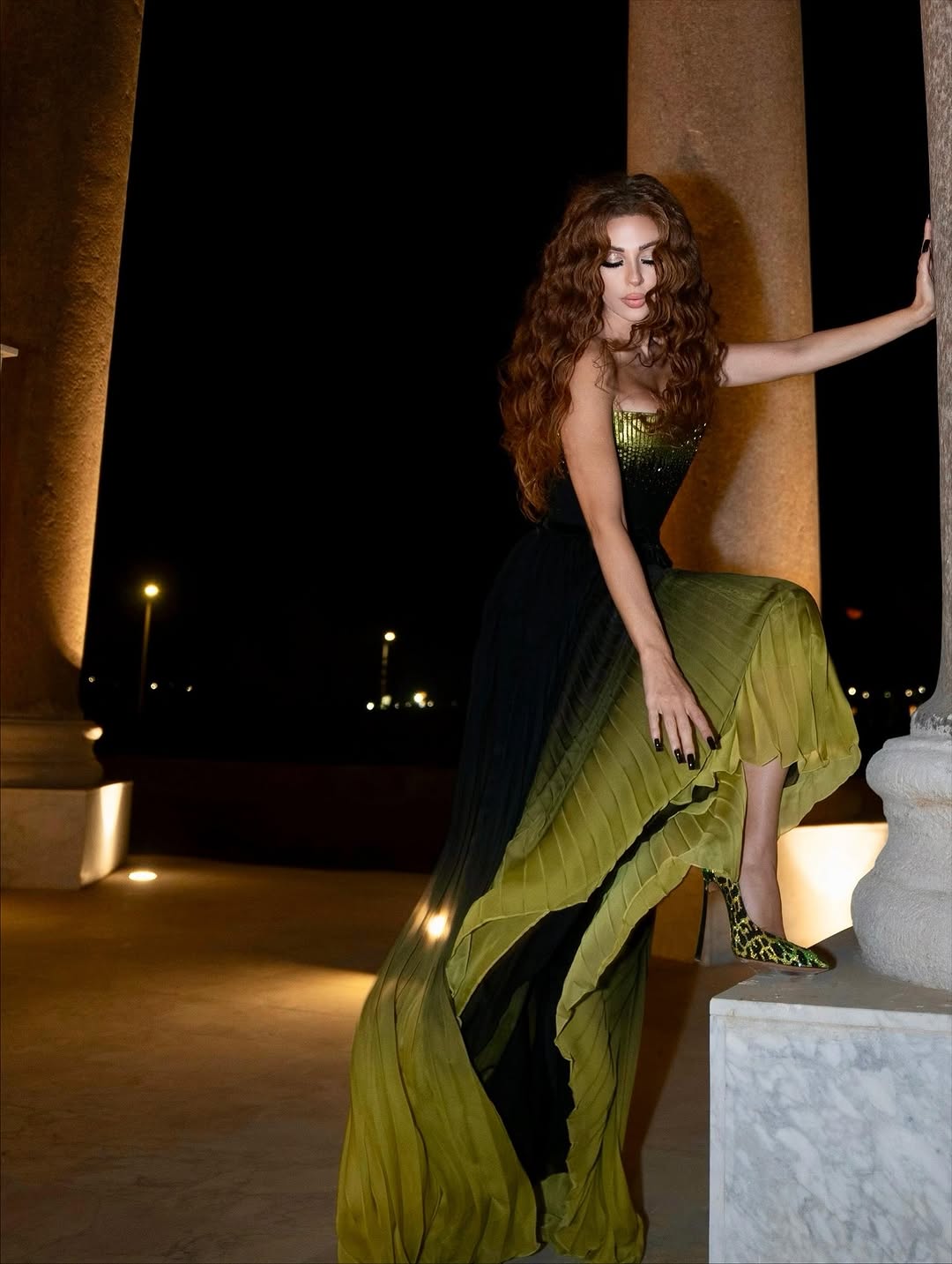 ميريام فارس بفستان الكسرات بتدرجات الأخضر الأومبريه من تصميم الياس ريغا