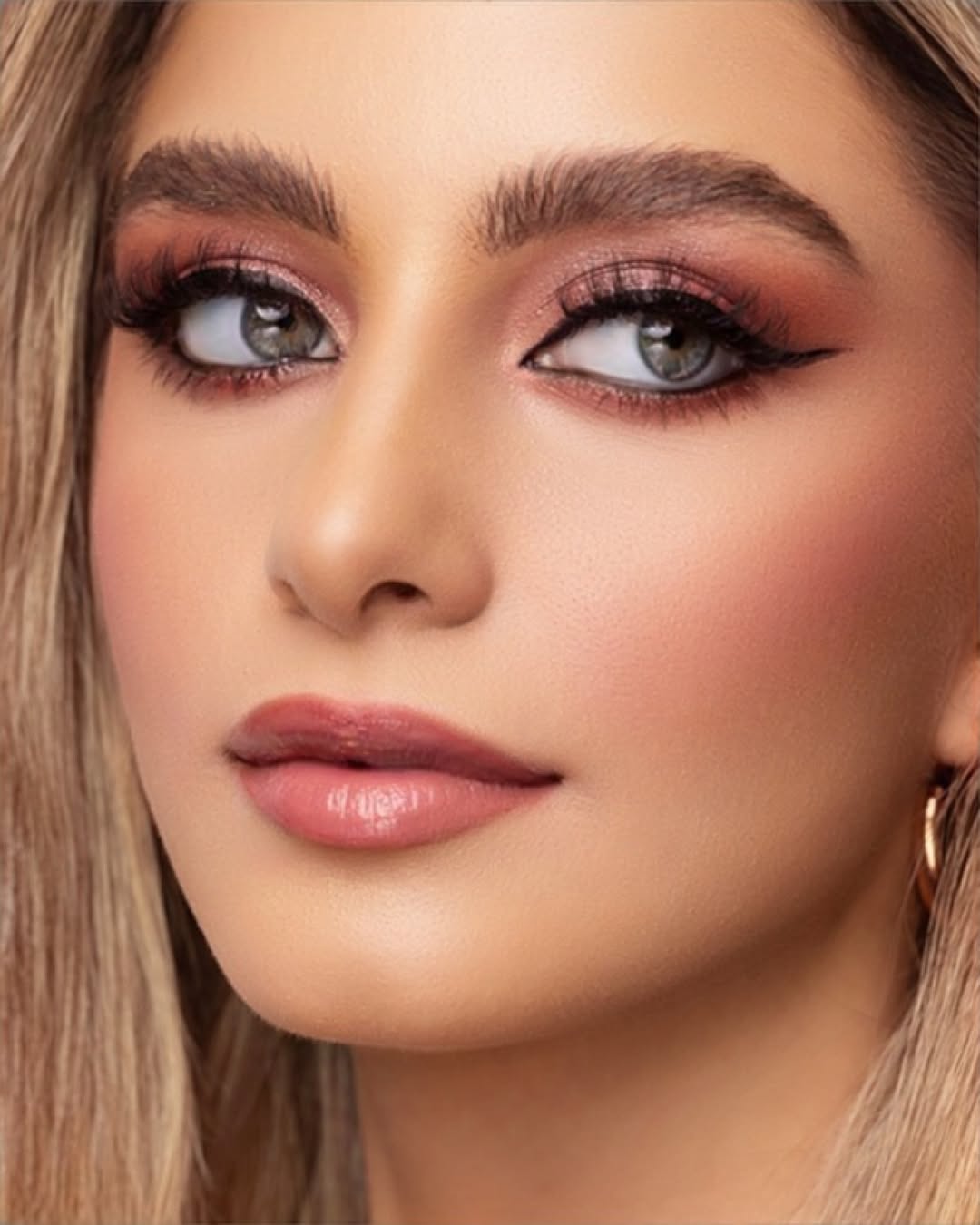 ​  مكياج  بأنامل خبير التجميل اللبناني ديمتري سليم  ​