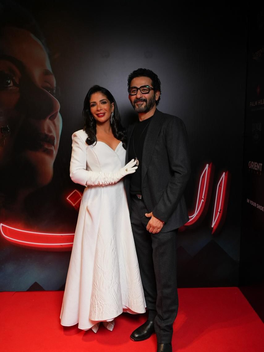 منى زكي مع أحمد حلمي في عرض فيلم "الست" بالقاهرة