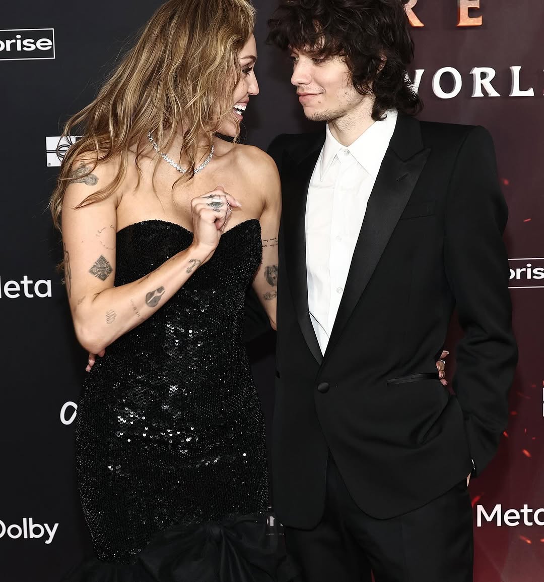 مايلي سايرس وخطيبها