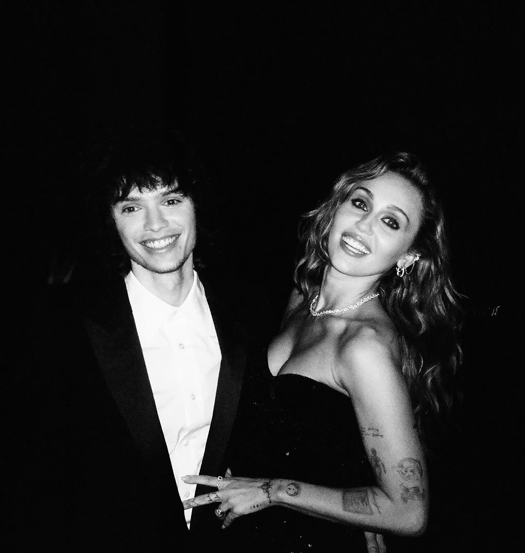 مايلي سايرس وخطيبها