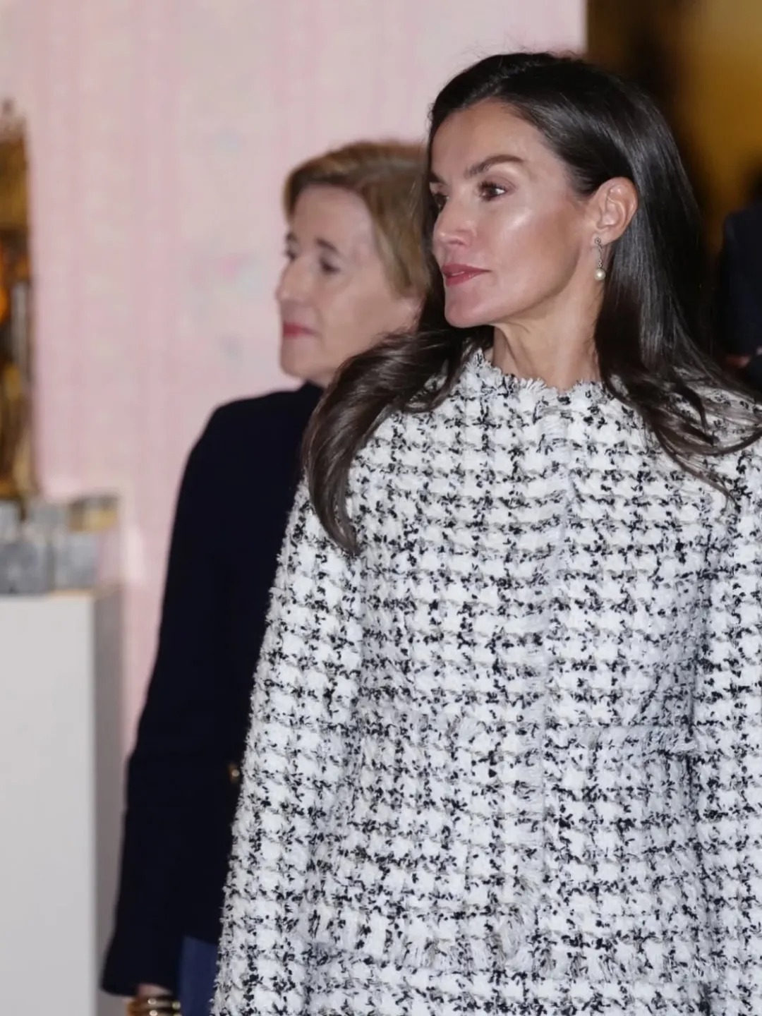 الملكة ليتيزيا خلال افتتاح معرض جلالة الملكة فيكتوريا يوجينيا