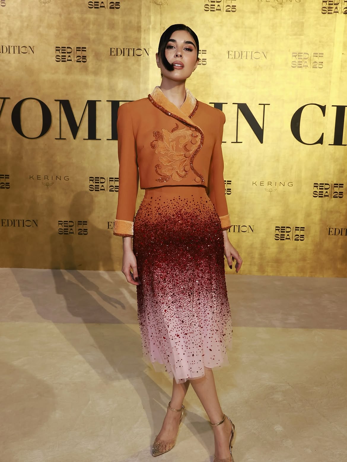 زينة مكي بجمال ألوان الخريف من Georges Hobeika