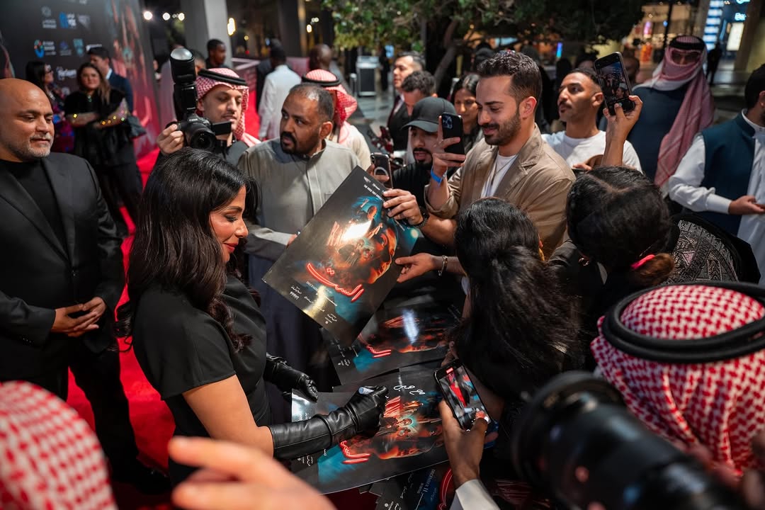 منى زكي تحتفل بعرض فيلم "الست"